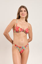 Laden Sie das Bild in den Galerie-Viewer, Model Front: Rio De Sol Ensemble Set Sea-Bloom Bandeau-Joy Nice
