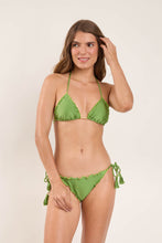 Laden Sie das Bild in den Galerie-Viewer, Model Front: Rio De Sol Ensemble Set Shimmer-Botanica Frufru
