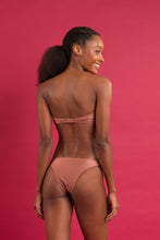 Laden Sie das Bild in den Galerie-Viewer, Image 10: Rio De Sol Ensemble Set Shimmer-Copper Bandeau-Joy Essential
