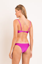 Laden Sie das Bild in den Galerie-Viewer, Model Back: Rio De Sol Ensemble Set Shimmer-Gaia Bandeau-Joy Essential
