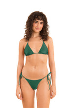 Laden Sie das Bild in den Galerie-Viewer, Model Front: Rio De Sol Ensemble Set Shimmer-Palace Tri-Inv Cheeky-Tie
