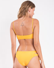 Laden Sie das Bild in den Galerie-Viewer, Image 05: Rio De Sol Ensemble Set Solar Bandeau-Reto Madrid

