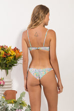 Laden Sie das Bild in den Galerie-Viewer, Model Back: Rio De Sol Ensemble Set Tiny-Garden Bandeau-Knot Italy
