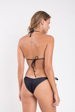 Laden Sie das Bild in den Galerie-Viewer, Model Back: Rio De Sol Ensemble Set Touch-Black Tri-Inv Cheeky-Tie
