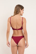 Laden Sie das Bild in den Galerie-Viewer, Model Back: Rio De Sol Ensemble Set Touch-Carmim Paola Essential
