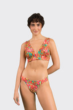 Laden Sie das Bild in den Galerie-Viewer, Model Front: Rio De Sol Ensemble Set Tropics Halter-Marina Essential-Cos
