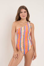 Laden Sie das Bild in den Galerie-Viewer, Model Front: Rio De Sol Une Pièce Stripes Sienna
