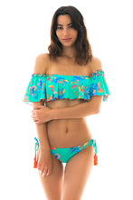 Laden Sie das Bild in den Galerie-Viewer, Model Front: Rio De Sol Haut Top Acqua Flora Babado

