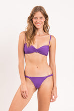 Laden Sie das Bild in den Galerie-Viewer, Model Front: Rio De Sol Haut Top Amuleto Bandeau-Crispy
