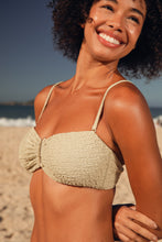 Laden Sie das Bild in den Galerie-Viewer, Image 06: Rio De Sol Haut Top Brisa-Pistache Sara
