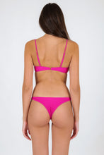 Laden Sie das Bild in den Galerie-Viewer, Model Back: Rio De Sol Haut Top Cotele-Amaranto Balconet-Pushup
