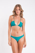 Laden Sie das Bild in den Galerie-Viewer, Model Front: Rio De Sol Haut Top Grove Camille
