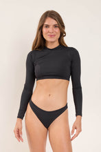 Laden Sie das Bild in den Galerie-Viewer, Model Front: Rio De Sol Haut Top Lava Reef
