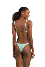 Laden Sie das Bild in den Galerie-Viewer, Model Back: Rio De Sol Haut Top Malibu-Menta Tri-Duo
