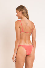 Laden Sie das Bild in den Galerie-Viewer, Model Back: Rio De Sol Haut Top Malibu-Nina Tri-Duo
