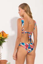 Laden Sie das Bild in den Galerie-Viewer, Model Back: Rio De Sol Haut Top Maui Halter-Cos
