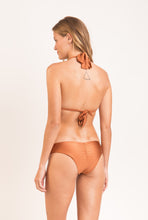 Laden Sie das Bild in den Galerie-Viewer, Model Back: Rio De Sol Haut Top Nocciola Mel
