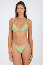 Laden Sie das Bild in den Galerie-Viewer, Model Front: Rio De Sol Haut Top Oliva Tri-Fixo
