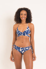 Laden Sie das Bild in den Galerie-Viewer, Model Front: Rio De Sol Haut Top Pottery Kate
