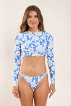 Laden Sie das Bild in den Galerie-Viewer, Model Front: Rio De Sol Haut Top Pua-Pacifica Reef
