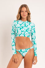 Laden Sie das Bild in den Galerie-Viewer, Model Front: Rio De Sol Haut Top Pua-Valley Reef
