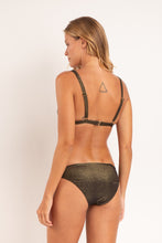 Laden Sie das Bild in den Galerie-Viewer, Model Back: Rio De Sol Haut Top Radiante-Black Alba
