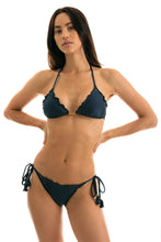 Laden Sie das Bild in den Galerie-Viewer, Model Front: Rio De Sol Haut Top Shimmer-Shark Frufru
