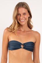 Laden Sie das Bild in den Galerie-Viewer, Gallery: Rio De Sol Haut Top Shimmer-Shark Mavi
