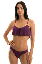 Laden Sie das Bild in den Galerie-Viewer, Model Front: Rio De Sol Haut Top Sublime Babado
