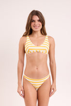 Laden Sie das Bild in den Galerie-Viewer, Model Front: Rio De Sol Haut Top Sunshine Hera
