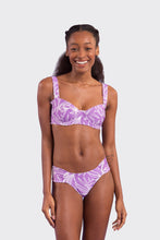 Laden Sie das Bild in den Galerie-Viewer, Model Front: Rio De Sol Haut Top Trail-Purple Amelia
