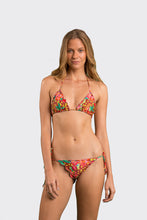 Laden Sie das Bild in den Galerie-Viewer, Model Front: Rio De Sol Haut Top Tropics Frufru
