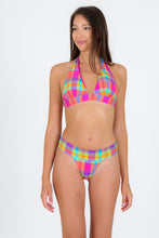 Laden Sie das Bild in den Galerie-Viewer, Model Front: Rio De Sol Haut Top Tulip-Garden Halter-Cos
