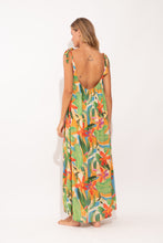 Laden Sie das Bild in den Galerie-Viewer, Model Back: Rio De Sol Vêtement De Plage Tropical Long Dress Chiara

