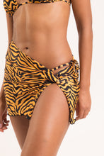 Laden Sie das Bild in den Galerie-Viewer, Gallery: Rio De Sol Jupe De Page Wild-Orange Skirt-Knot
