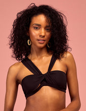Laden Sie das Bild in den Galerie-Viewer, Model Front: Saha Haut Top Duna Black Utopian
