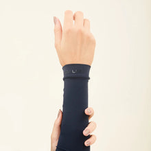 Laden Sie das Bild in den Galerie-Viewer, Sun-Protection Sleeve Navy UPF50+
