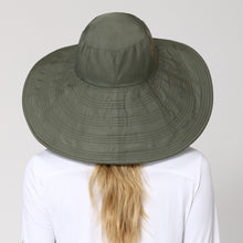Laden Sie das Bild in den Galerie-Viewer, Model Back: Uv Line Chapeau Souple/Capeline Beverly Hills Verde Militar Upf50+
