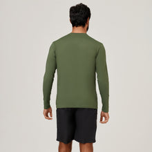 Laden Sie das Bild in den Galerie-Viewer, Model Back: Uv Line T-Shirt Camiseta Uvpro Ml Verde Militar Upf50+
