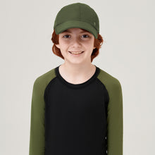 Laden Sie das Bild in den Galerie-Viewer, Model Front: Uv Line Casquette Cap Teen Colors Verde Militar Upf50+
