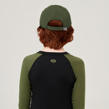 Laden Sie das Bild in den Galerie-Viewer, Model Back: Uv Line Casquette Cap Teen Colors Verde Militar Upf50+
