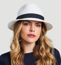 Laden Sie das Bild in den Galerie-Viewer, Model Front: Uv Line Chapeau Panama Chapeu Shanghai Imp Uni Branco/Preto
