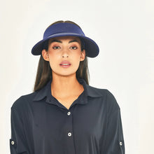 Laden Sie das Bild in den Galerie-Viewer, Model Front: Uv Line Visière Grecia Navy Fit Upf50+
