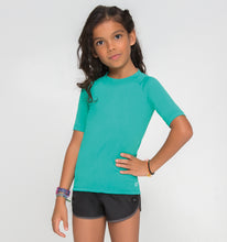 Laden Sie das Bild in den Galerie-Viewer, Model Front: Uv Line T-Shirt Kids Fpu50+ Uvpro Short Sleeve T-Shirt Mint Green Uv
