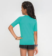 Laden Sie das Bild in den Galerie-Viewer, Model Back: Uv Line T-Shirt Kids Fpu50+ Uvpro Short Sleeve T-Shirt Mint Green Uv
