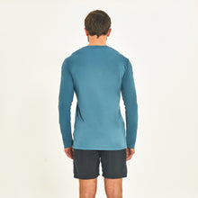 Laden Sie das Bild in den Galerie-Viewer, Model Back: Uv Line T-Shirt Longsleeve Sport Fit Aco
