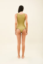 Laden Sie das Bild in den Galerie-Viewer, Model Back: Uv Line Une Pièce Mirela Oliva Preto Upf50+
