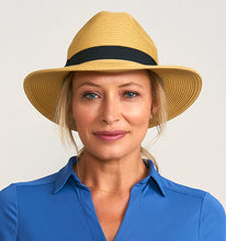 Laden Sie das Bild in den Galerie-Viewer, Model Front: Uv Line Chapeau Panama Shanghai Areia Preto Upf50+
