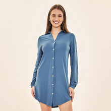 Laden Sie das Bild in den Galerie-Viewer, Model Front: Uv Line Chemise Shirtdress Copenhagen Aco Upf50+
