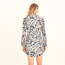 Laden Sie das Bild in den Galerie-Viewer, Model Back: Uv Line Vêtement De Plage Shirtdress Costela Aco Off White Upf50+
